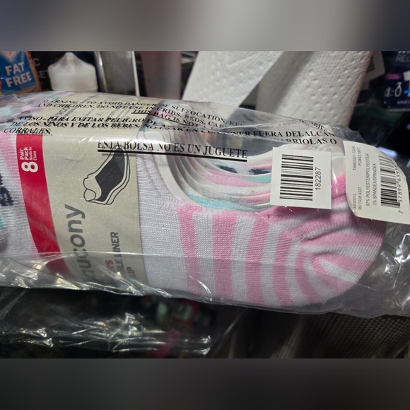 Saucony Accessories - Saucony 8 Pack Womem's Invisible Liner No Slip Socks New in Package L 10-13